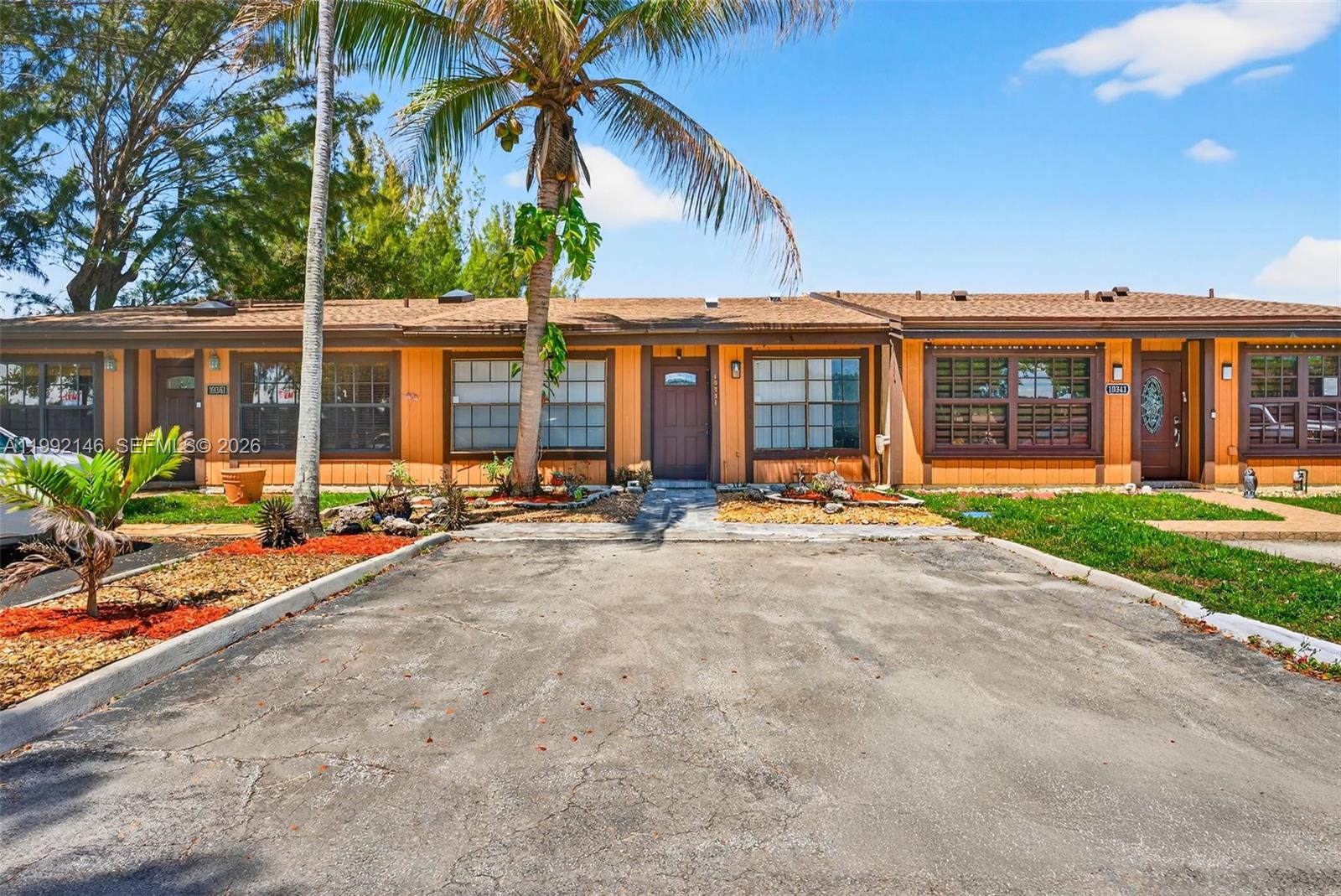 EVERGLADES SUGAR & LAND C - Residential Lease