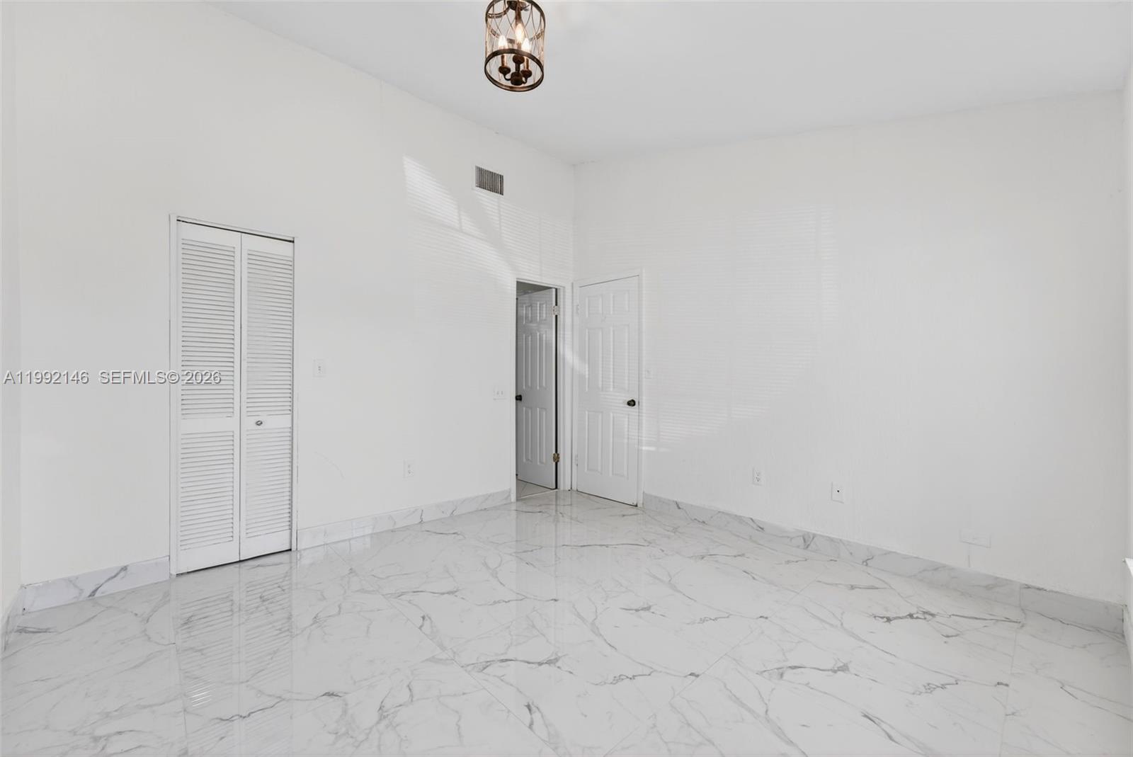 EVERGLADES SUGAR & LAND C - Residential Lease