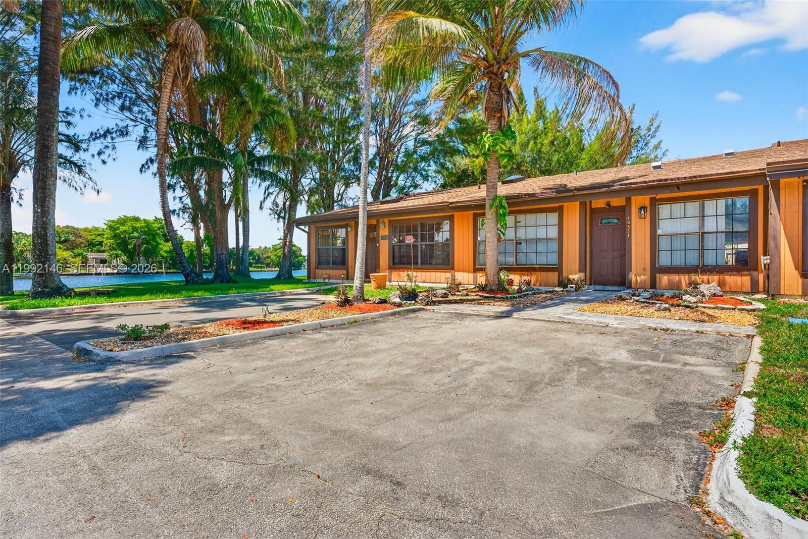 EVERGLADES SUGAR & LAND C - Residential Lease