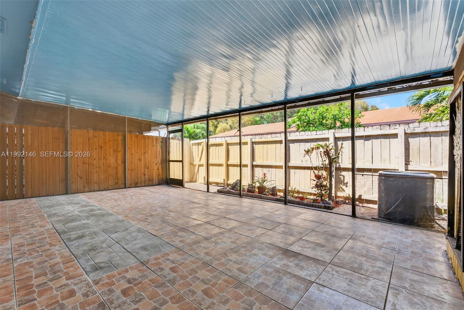 EVERGLADES SUGAR & LAND C - Residential Lease