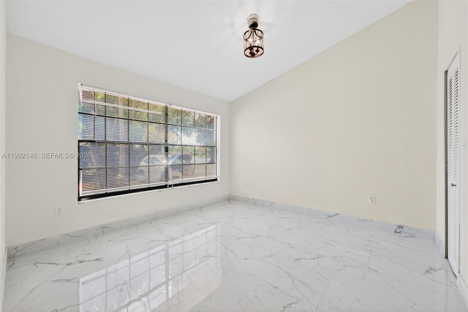 EVERGLADES SUGAR & LAND C - Residential Lease