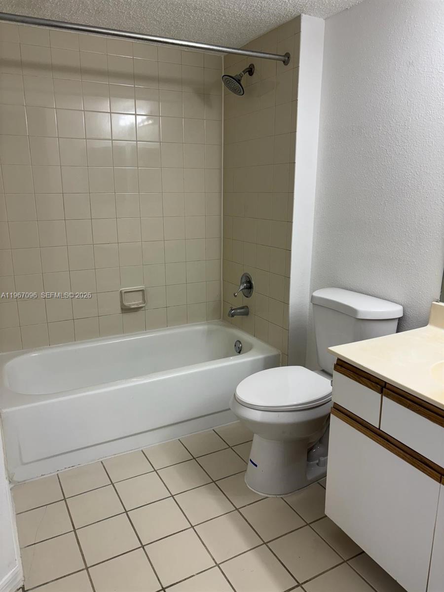 WINDWARD LAKES CONDO - Residential