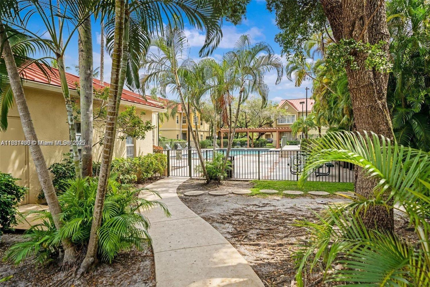 LA HACIENDA COUNTRY CLUB - Residential