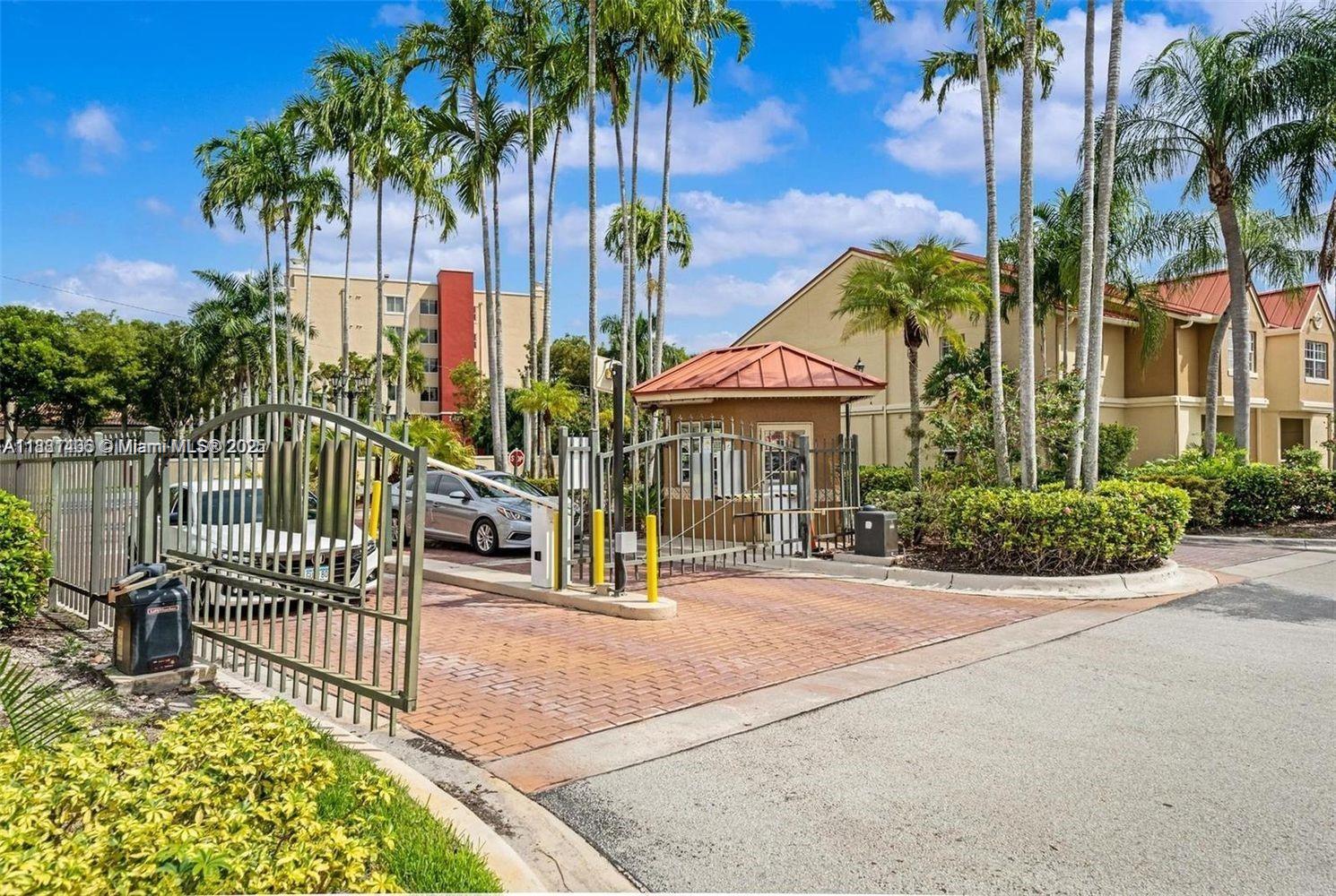 LA HACIENDA COUNTRY CLUB - Residential