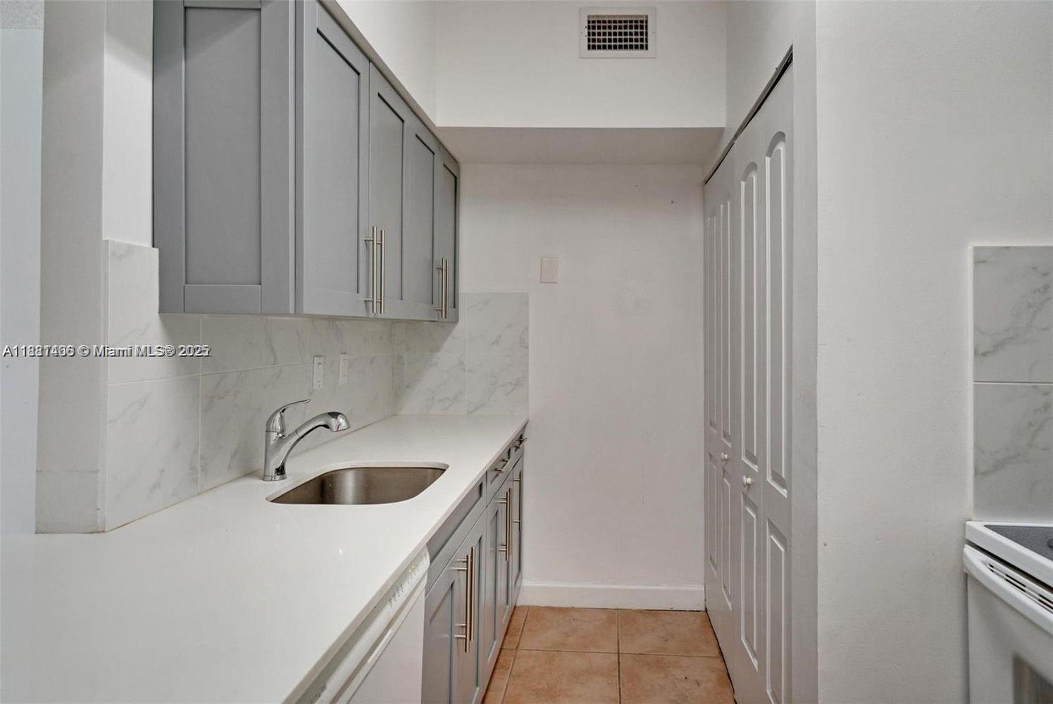 LA HACIENDA COUNTRY CLUB - Residential