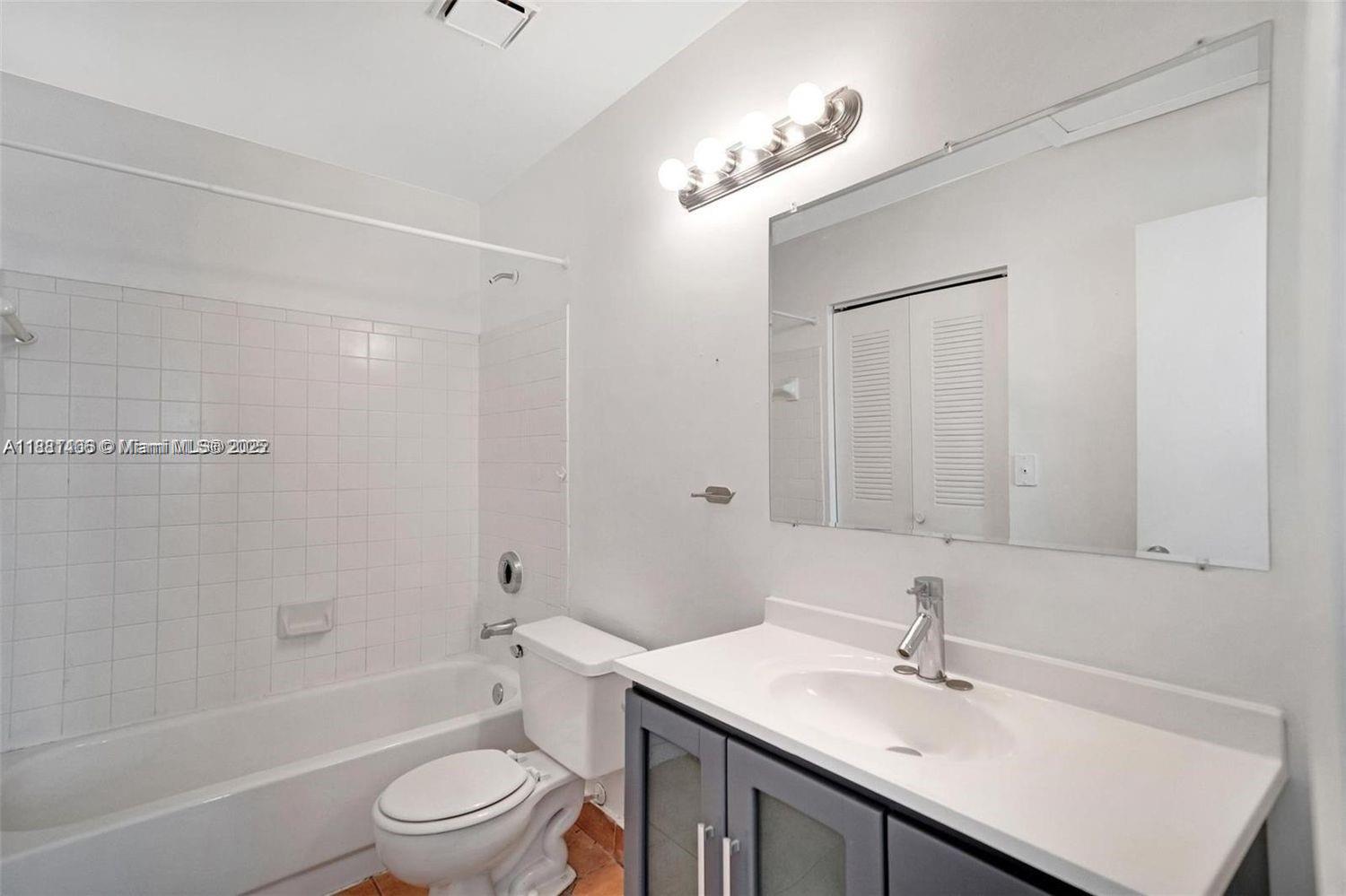 LA HACIENDA COUNTRY CLUB - Residential