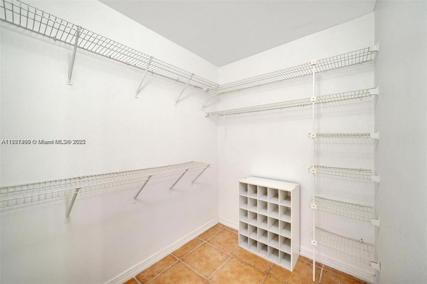 LA HACIENDA COUNTRY CLUB - Residential