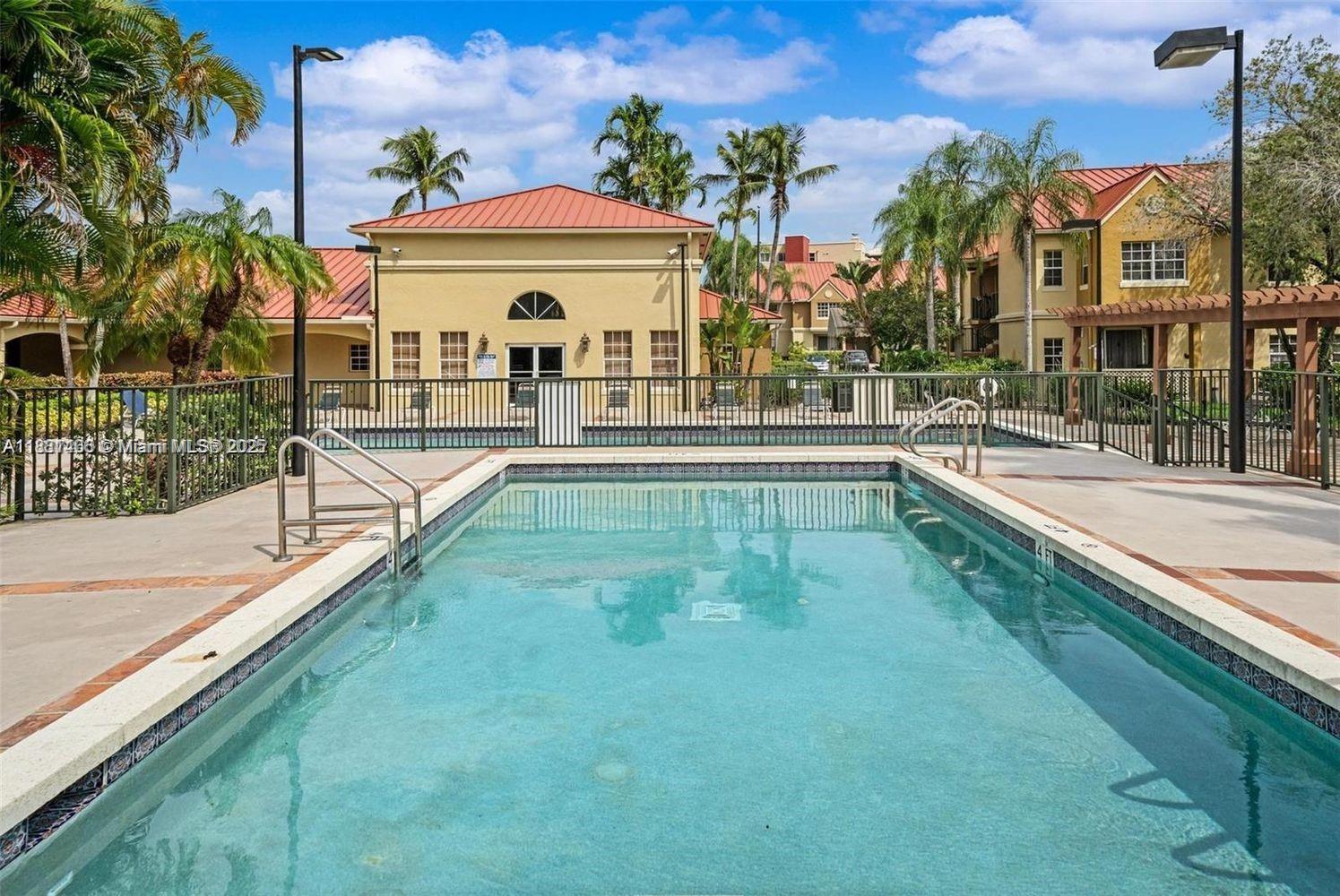 LA HACIENDA COUNTRY CLUB - Residential