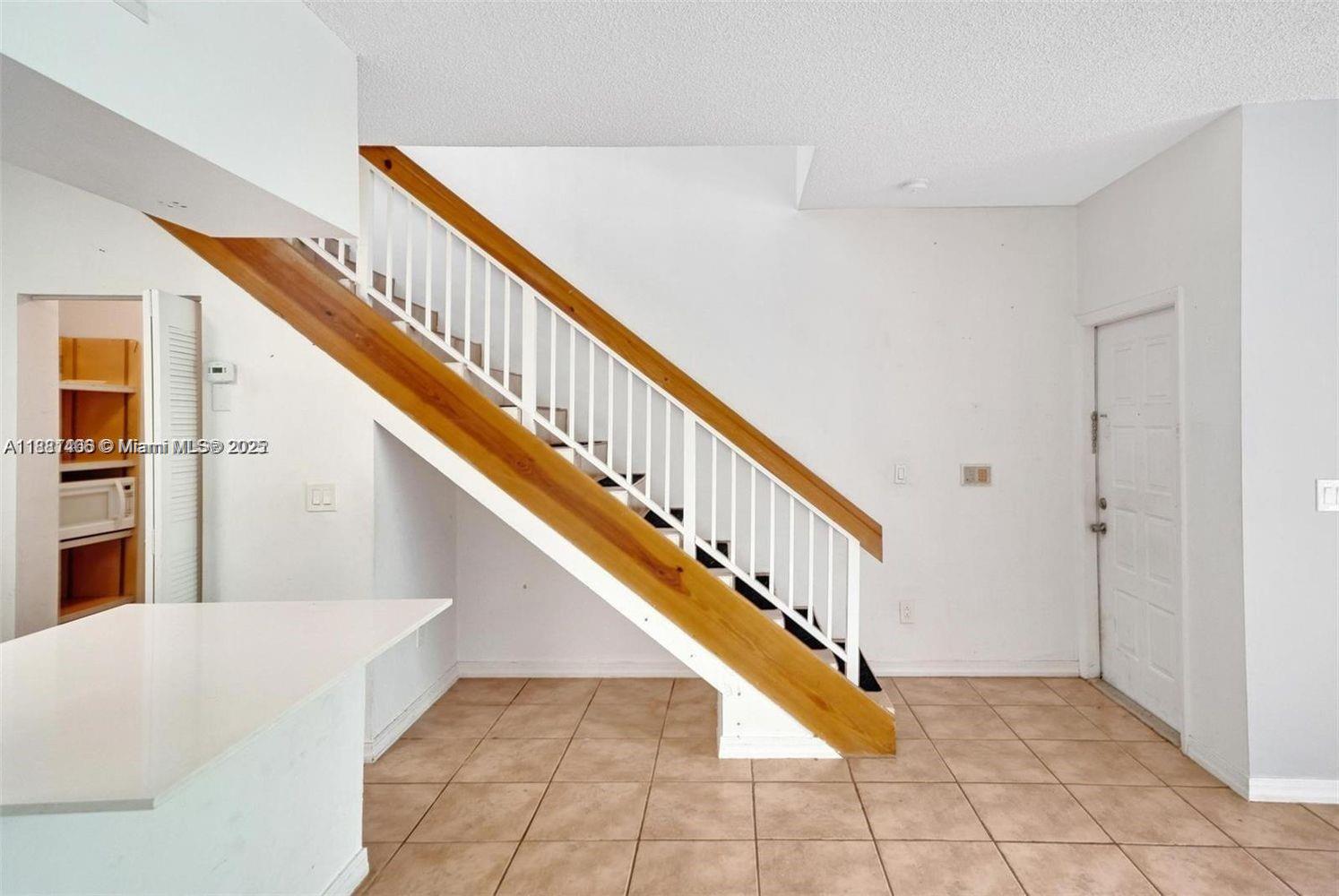 LA HACIENDA COUNTRY CLUB - Residential