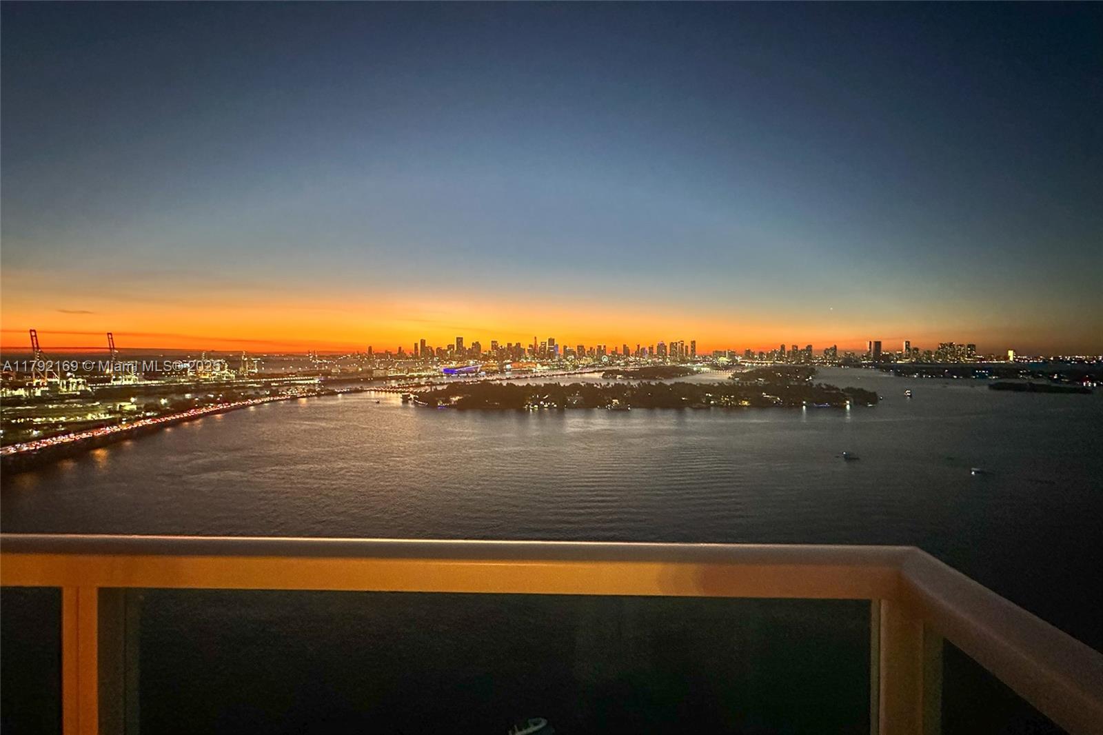 THE FLORIDIAN CONDO - Residential Lease