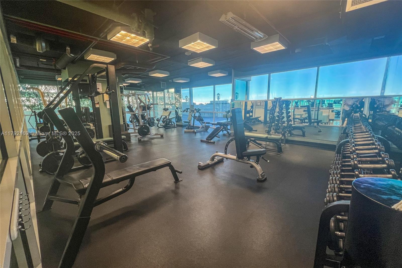 THE FLORIDIAN CONDO - Residential Lease