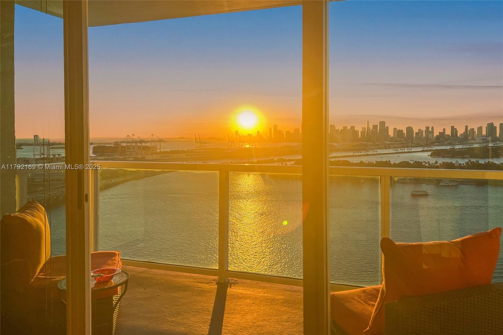 THE FLORIDIAN CONDO - Residential Lease