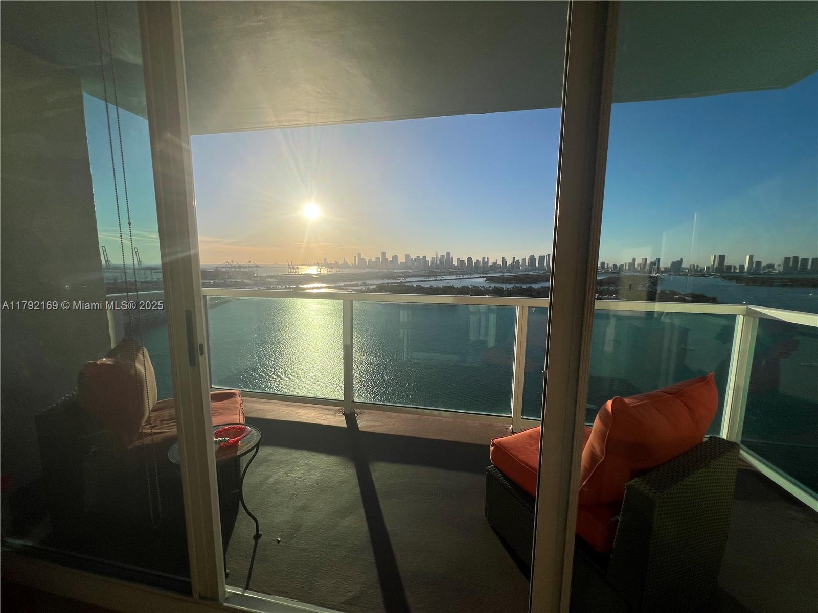 THE FLORIDIAN CONDO - Residential Lease