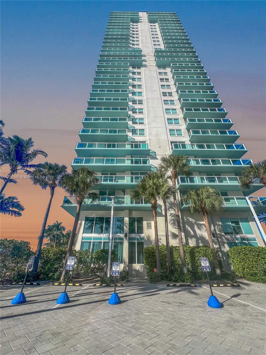 THE FLORIDIAN CONDO - Residential Lease