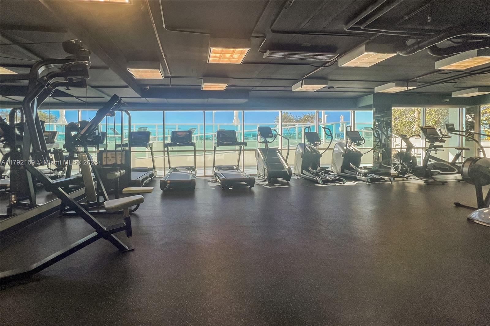 THE FLORIDIAN CONDO - Residential Lease