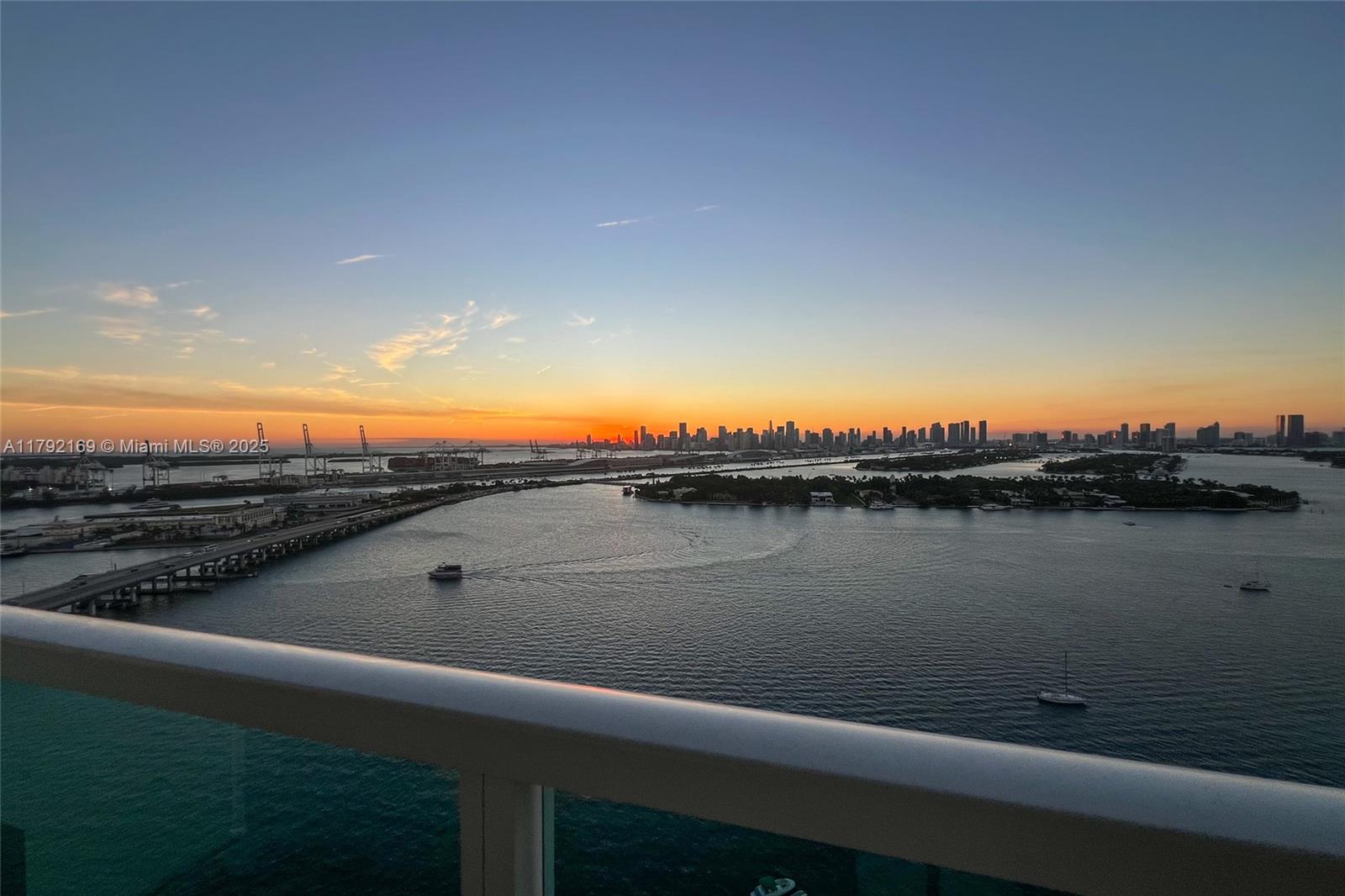 THE FLORIDIAN CONDO - Residential Lease