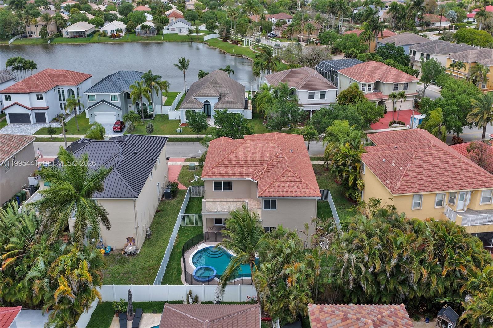 HARBORSIDE ESTATES - Residential