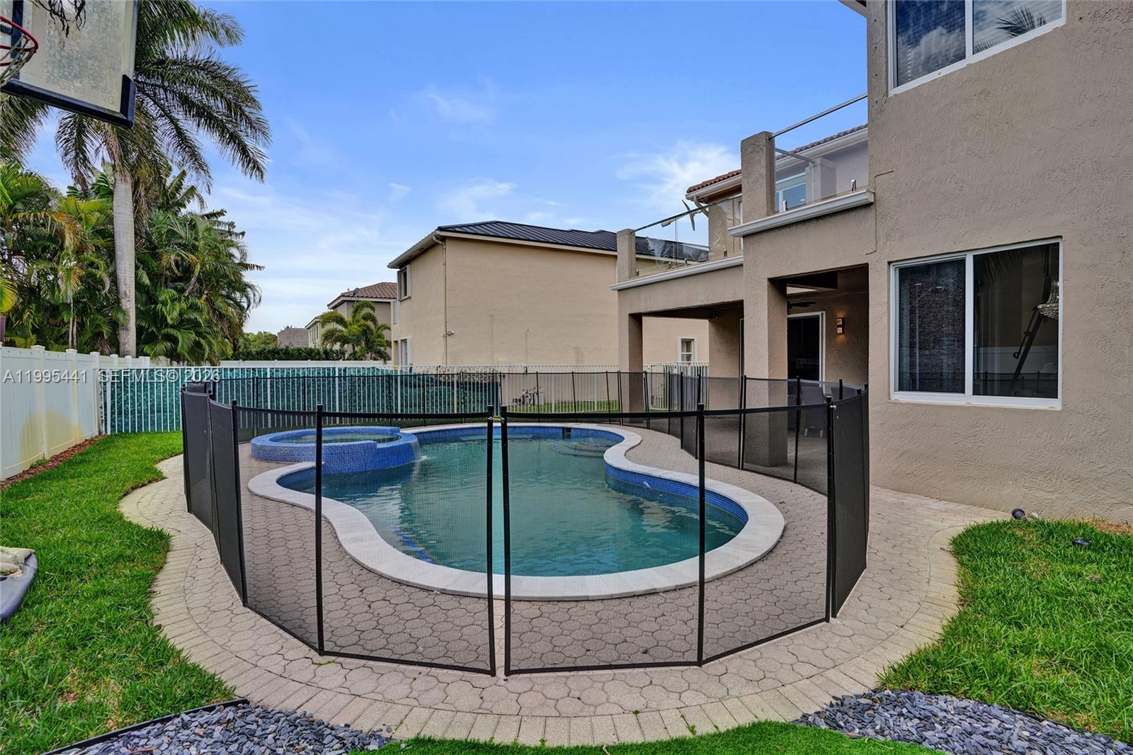 HARBORSIDE ESTATES - Residential