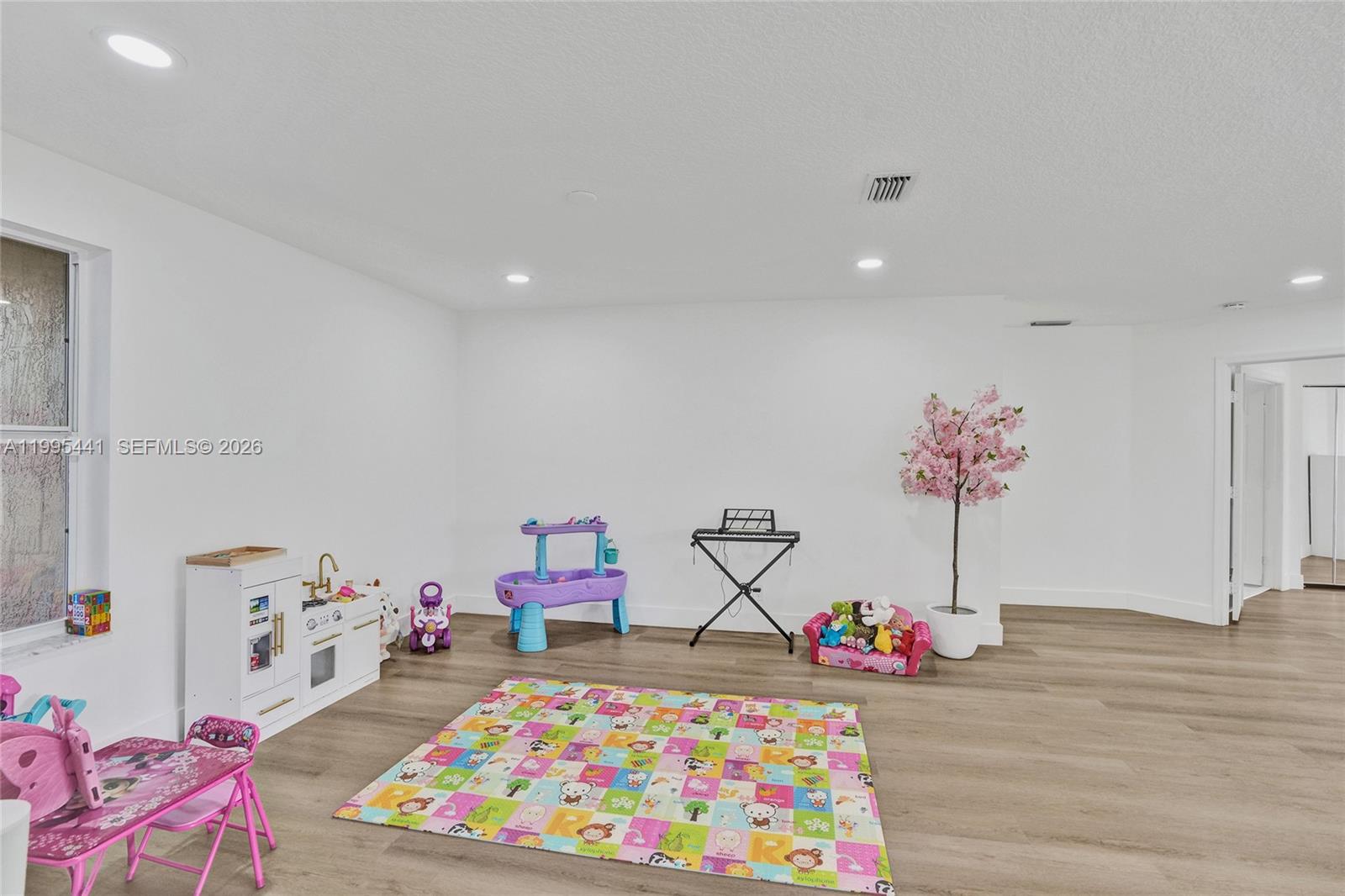 HARBORSIDE ESTATES - Residential