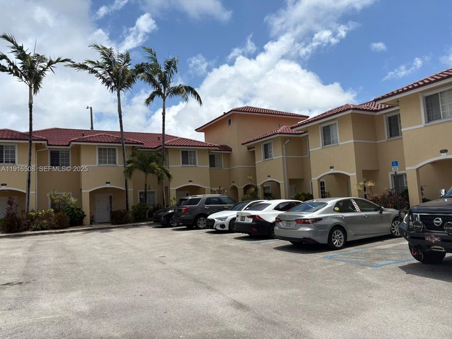 Beautiful 3 story, 2bed/2.5ba townhouse in North Miami Beach. Great Location close to Aventura, main highways, restaurants and more!! NO PETS ALLOWED. Condo Requires application.