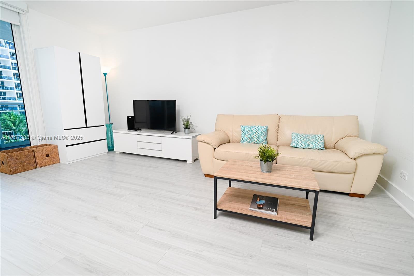 RONEY PALACE CONDO - Residential