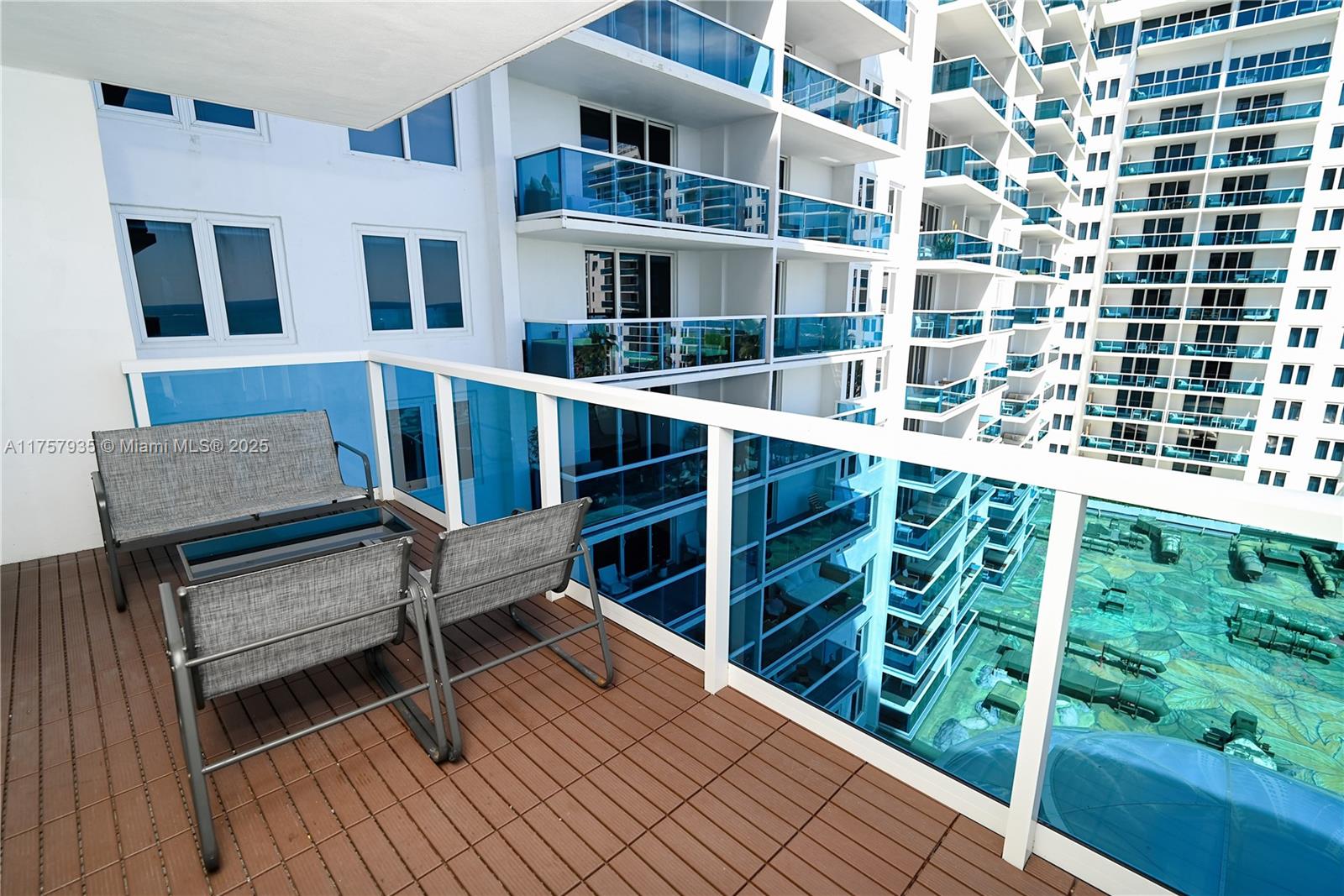 RONEY PALACE CONDO - Residential