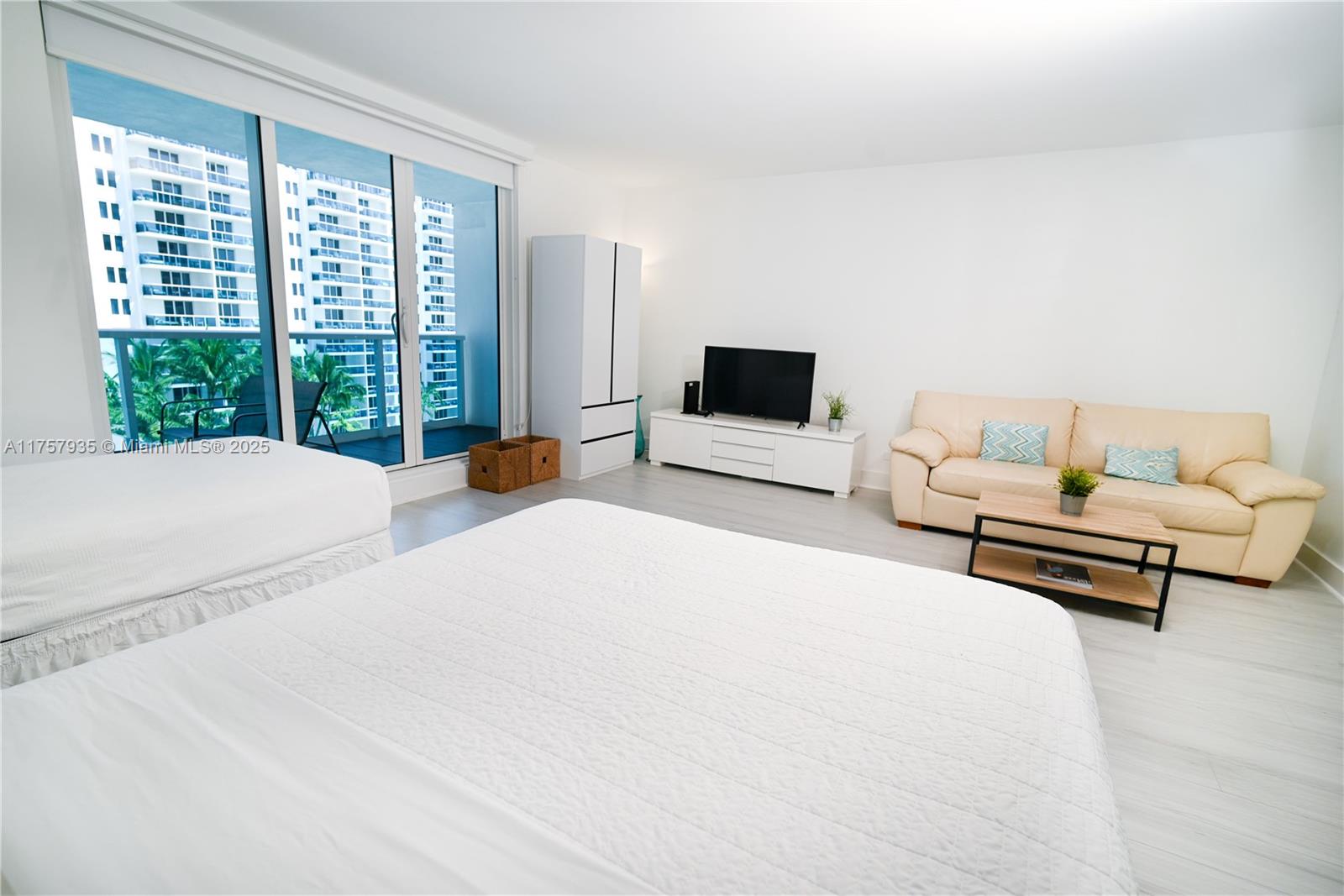 RONEY PALACE CONDO - Residential