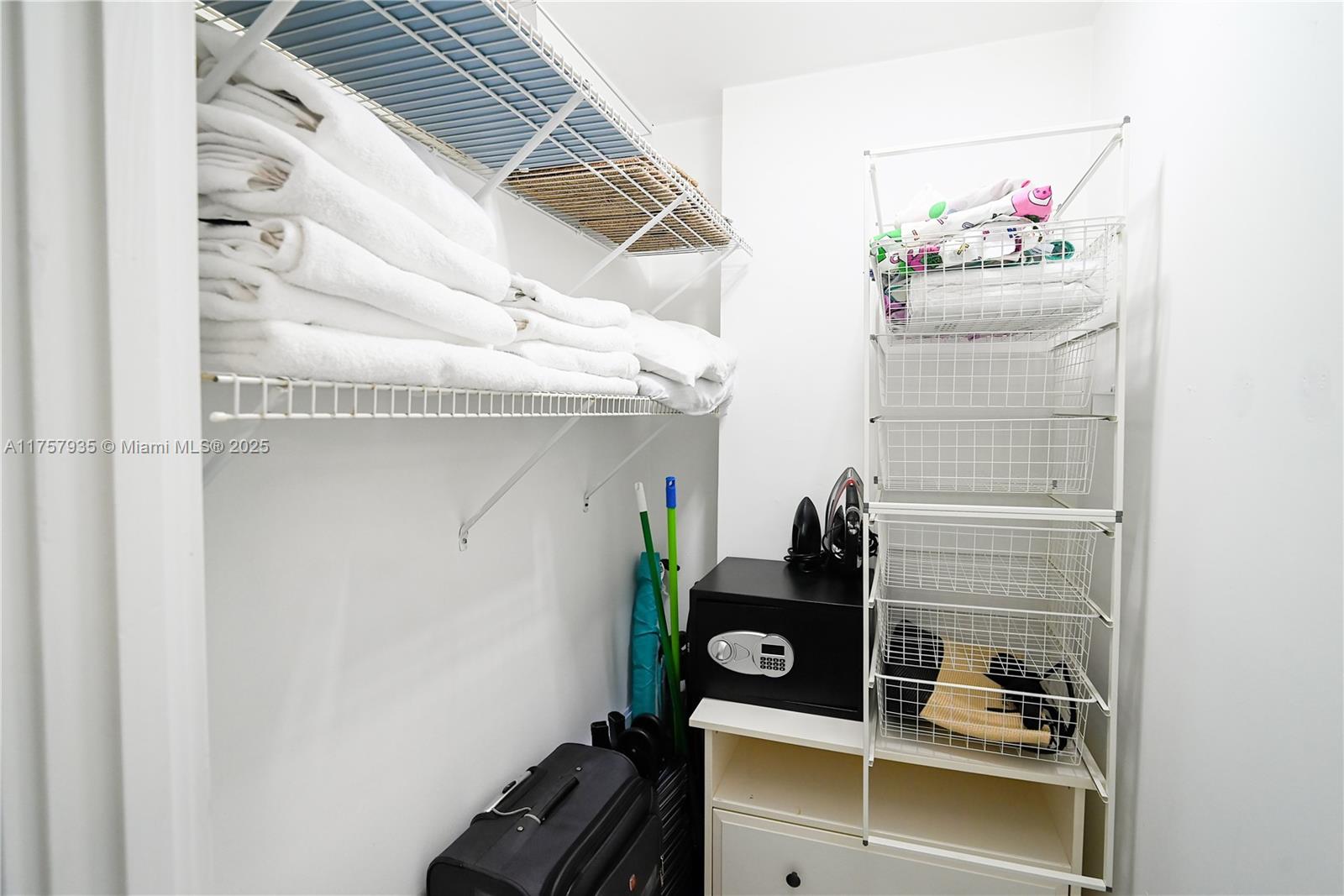 RONEY PALACE CONDO - Residential