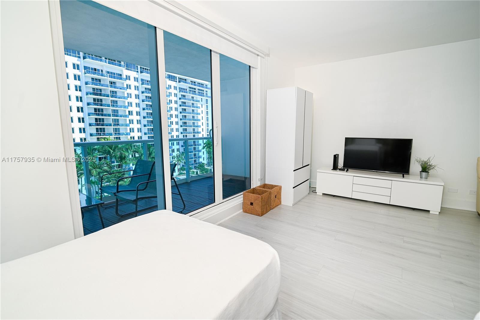RONEY PALACE CONDO - Residential