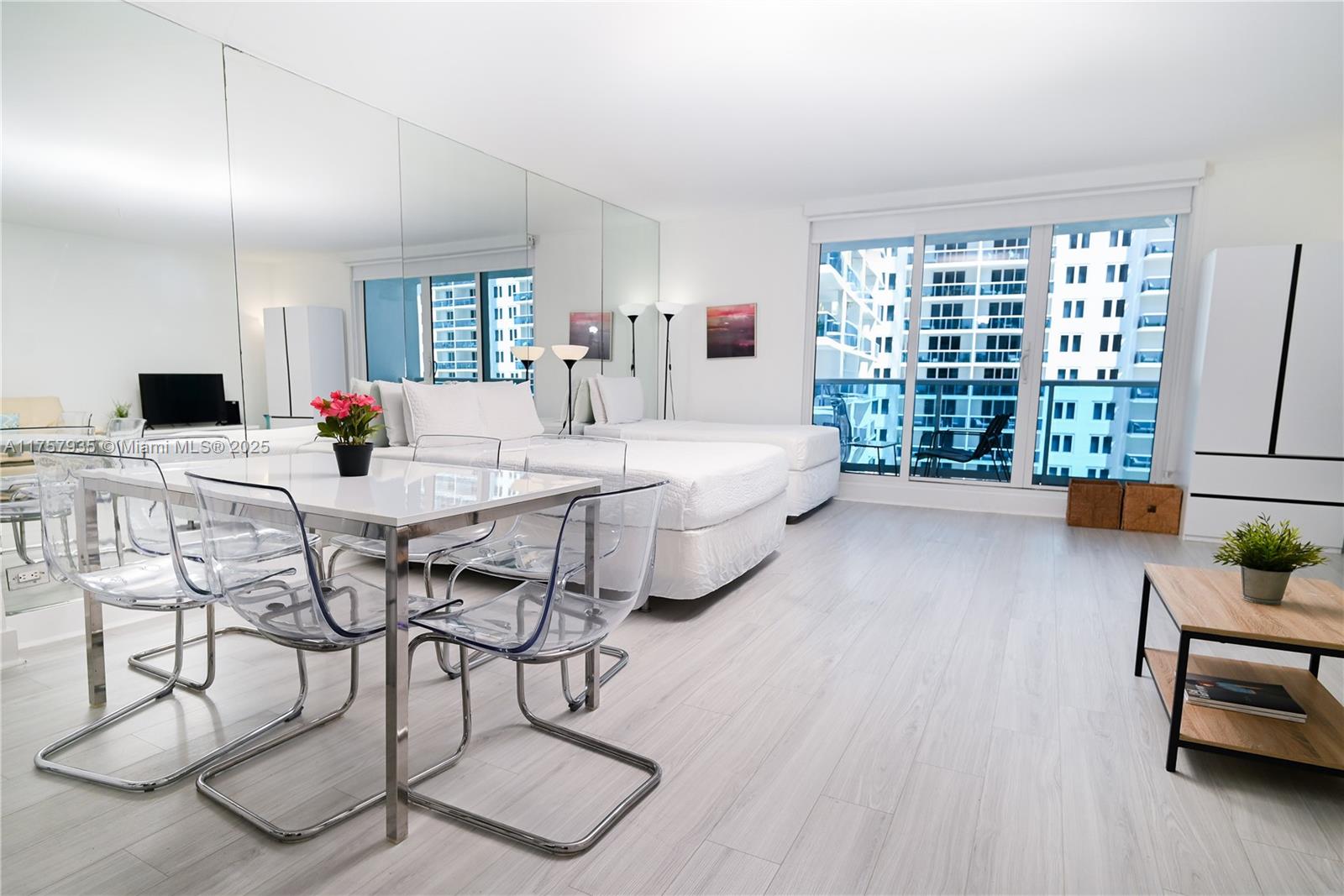 RONEY PALACE CONDO - Residential