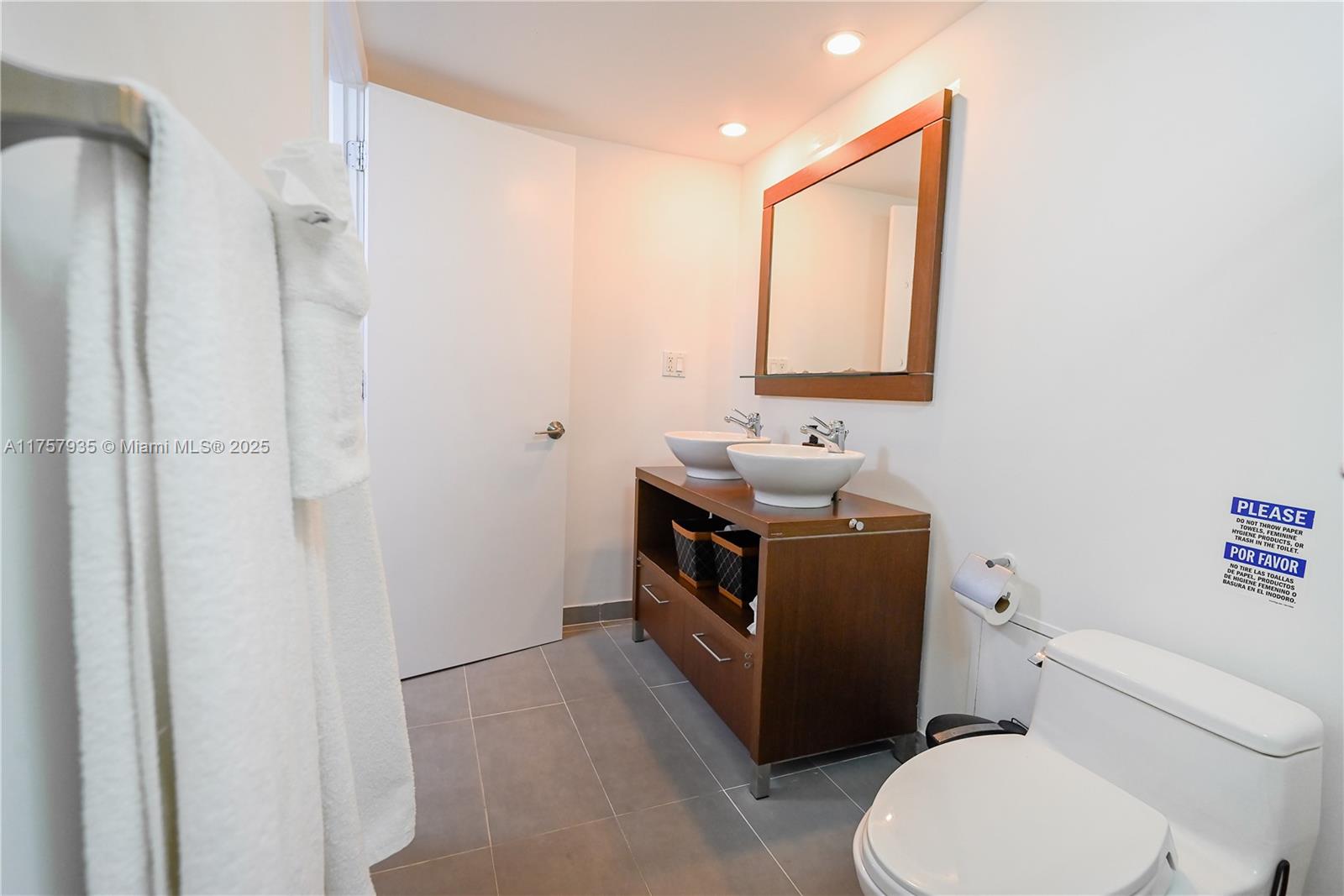 RONEY PALACE CONDO - Residential