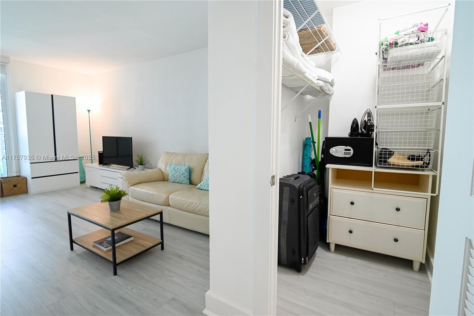 RONEY PALACE CONDO - Residential