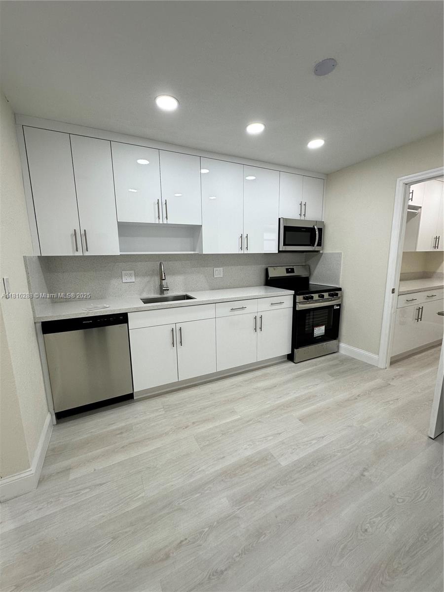108 Nw 3rd Ave 1, Hallandale Beach, Broward County, Florida - 4 Bedrooms  
2 Bathrooms - 
