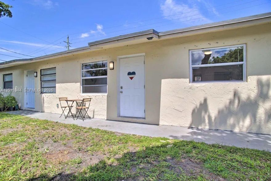 ATTENTION INVESTORS, 9% CAPRATE. legal duplex. separate water and electric meters, AC replaced in 2025, roof in good condition. Excellent tenants in place. Great investment DO NOR DISTURBE TENANTS