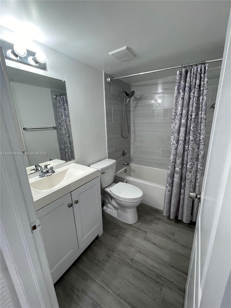 2173 NW 78th Ave 103, Pembroke Pines, FL, 33024/$299,900 4 2173 NW 78th Ave 103