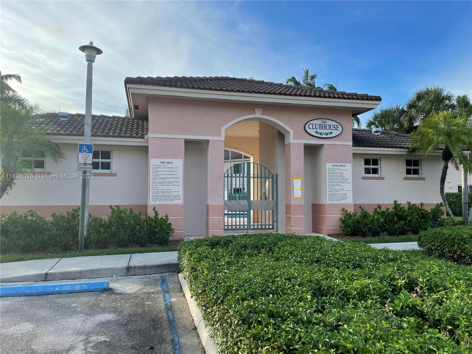 2173 NW 78th Ave 103, Pembroke Pines, FL, 33024/$299,900 1 2173 NW 78th Ave 103