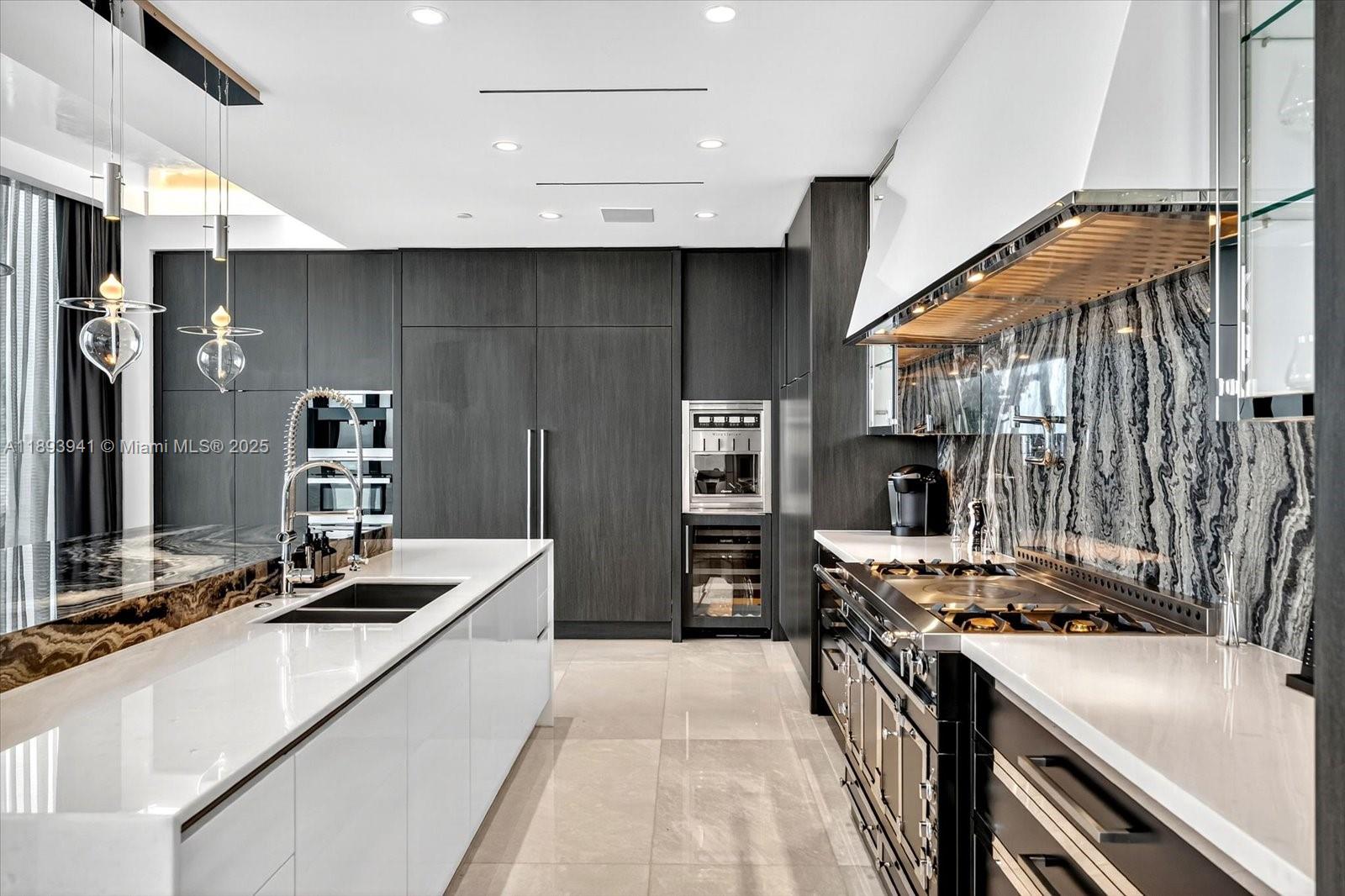 NORTH BISCAYNE BEACH AMEN - Residential