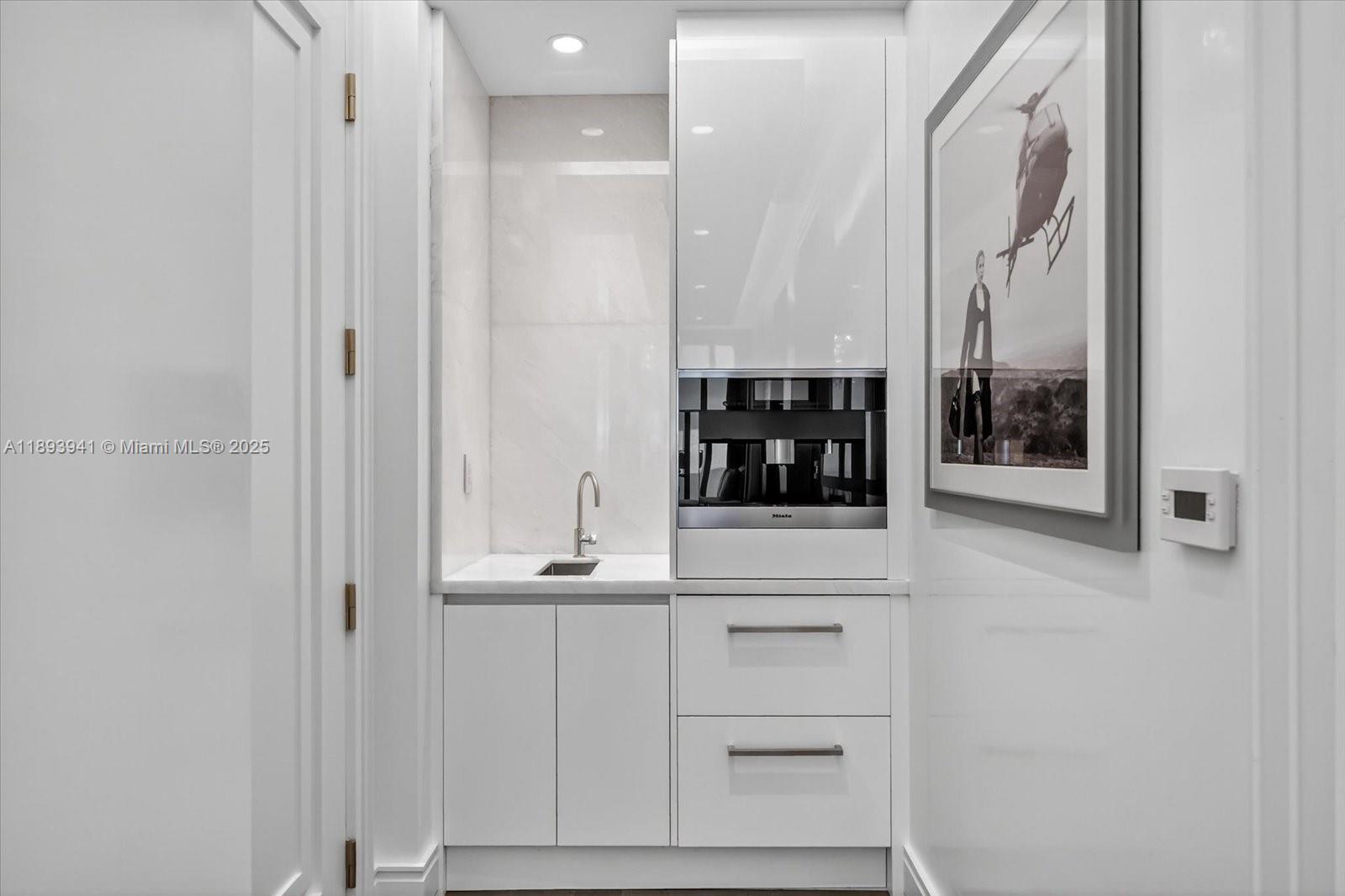 NORTH BISCAYNE BEACH AMEN - Residential