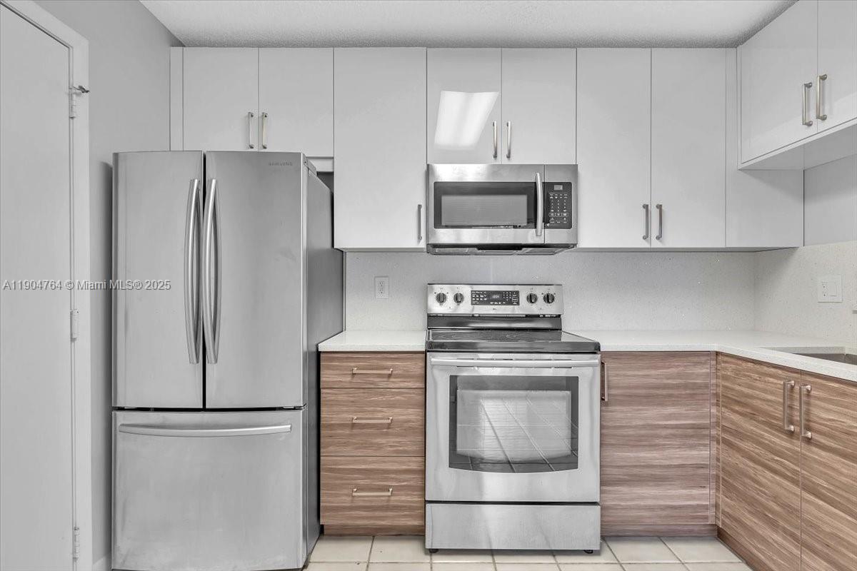 EMBASSY LAKES - Residential Lease