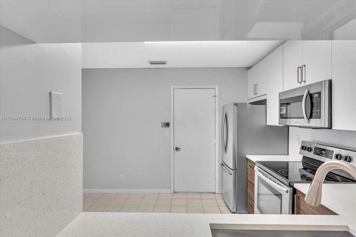 EMBASSY LAKES - Residential Lease