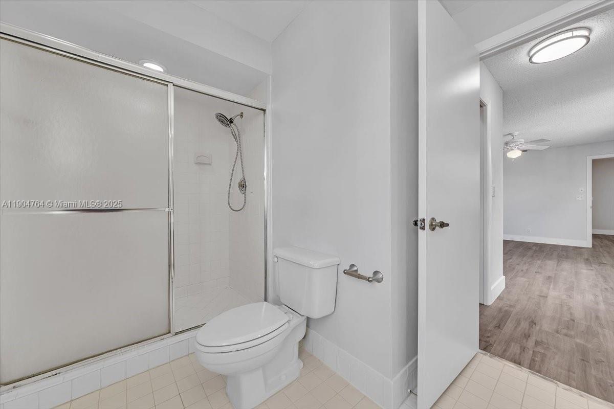 EMBASSY LAKES - Residential Lease