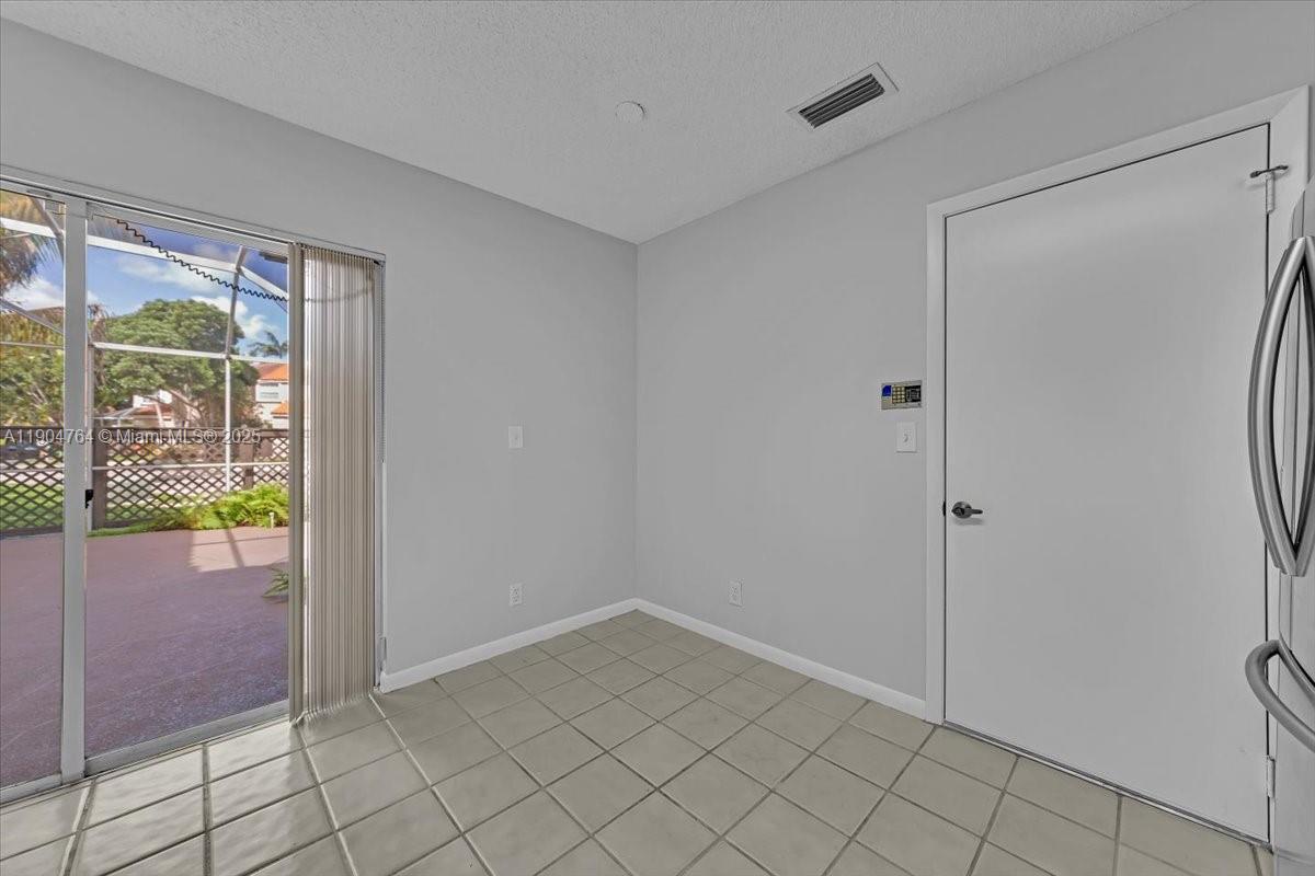 EMBASSY LAKES - Residential Lease