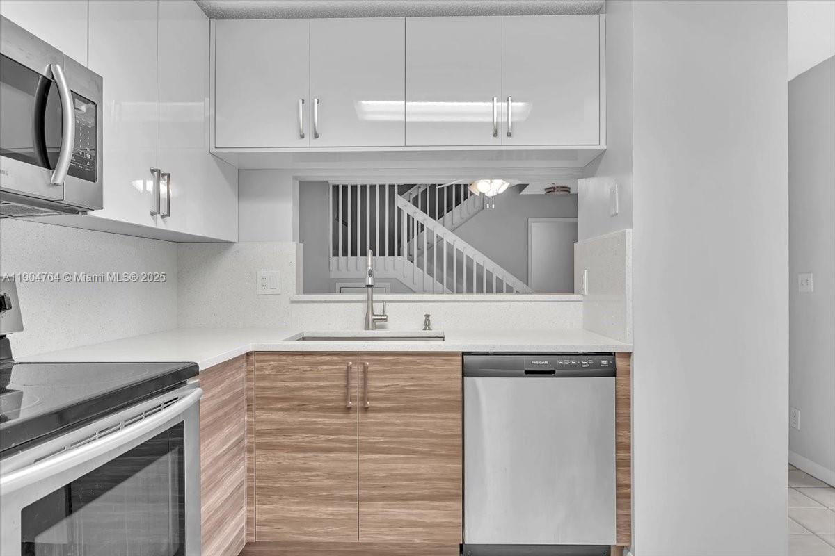 EMBASSY LAKES - Residential Lease