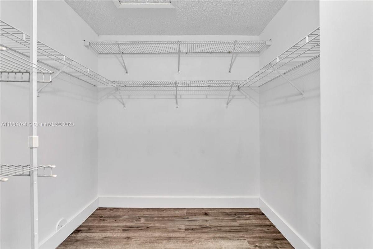 EMBASSY LAKES - Residential Lease