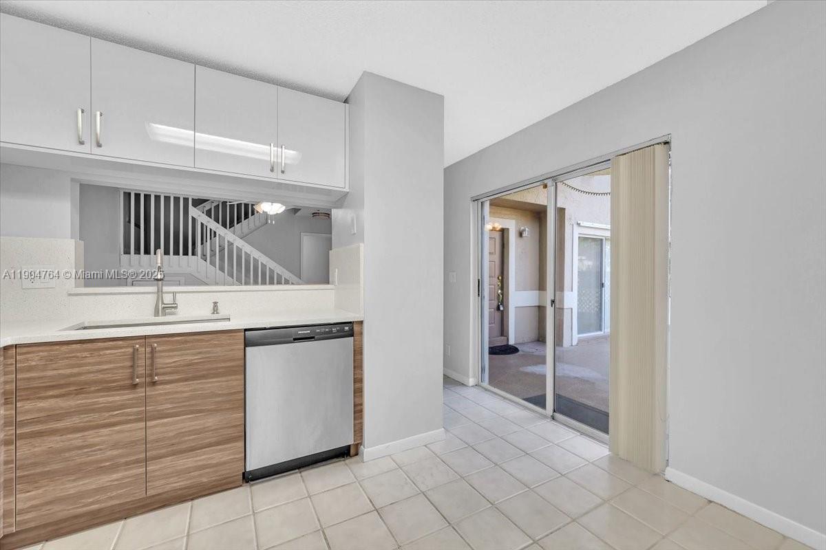 EMBASSY LAKES - Residential Lease