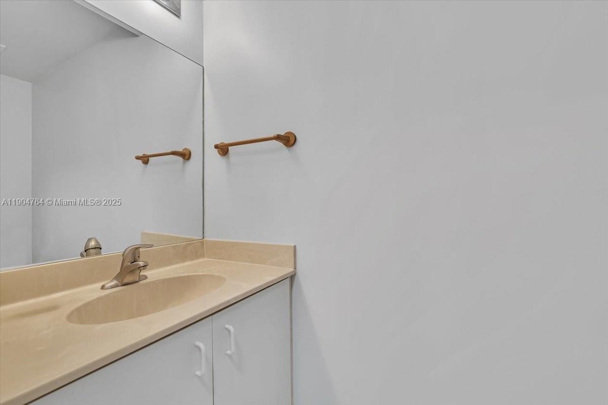 EMBASSY LAKES - Residential Lease