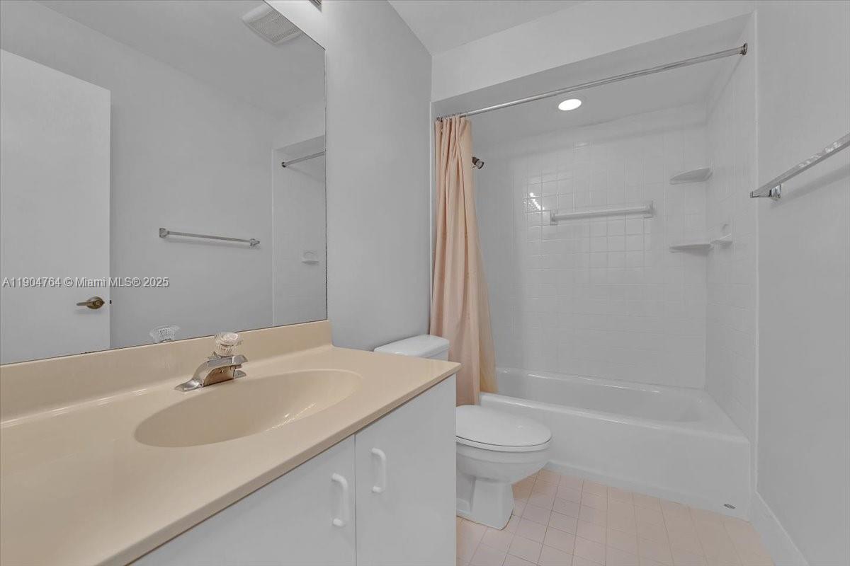 EMBASSY LAKES - Residential Lease