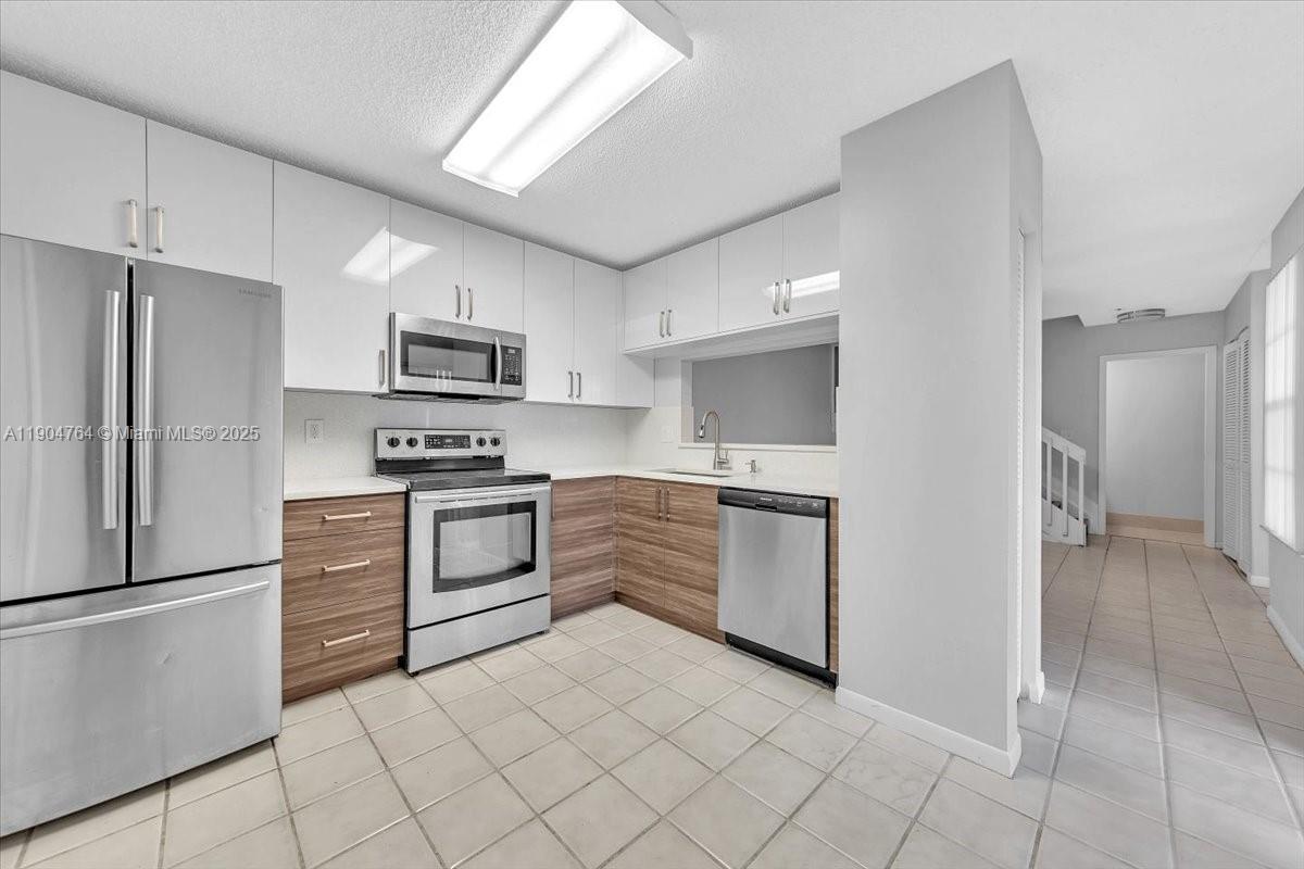 EMBASSY LAKES - Residential Lease