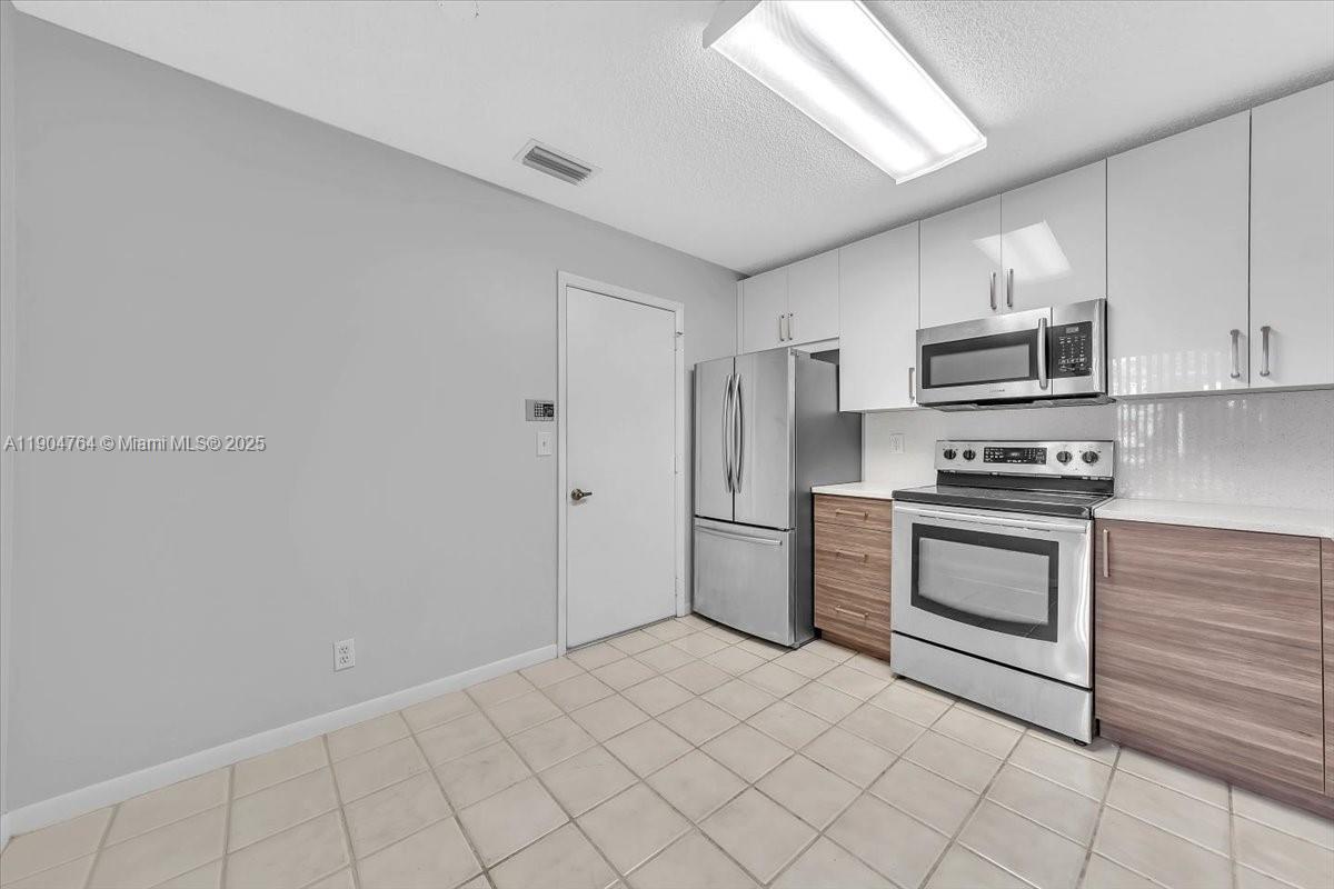 EMBASSY LAKES - Residential Lease