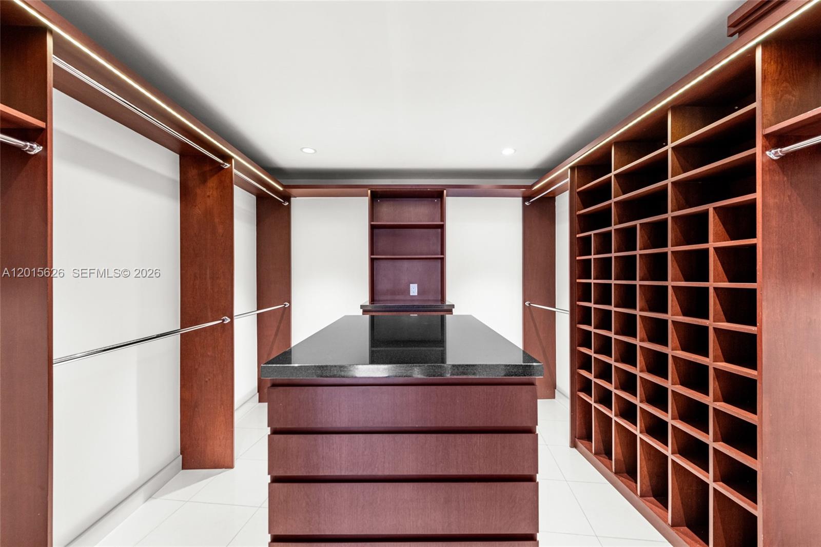 IMPERIAL HOUSE CONDO - Residential